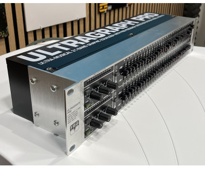 Behringer FBQ3102 Ultragraph PRO